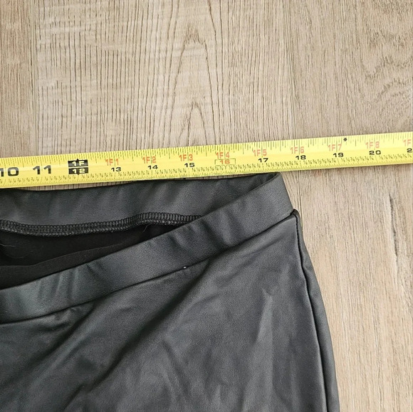 Torrid faux leather leggings size 2 - Picture 4 of 5